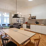 Daire 3bdr Main Square Spacious Designed Prag