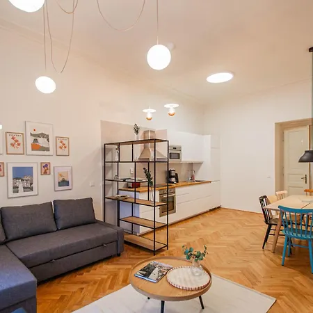 3bdr Main Square Spacious Designed Prague