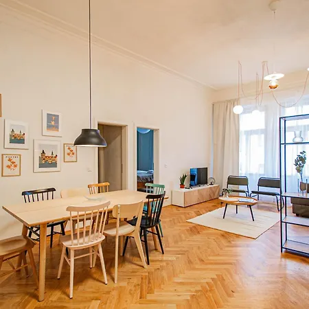 Apartment 3bdr Main Square Spacious Designed