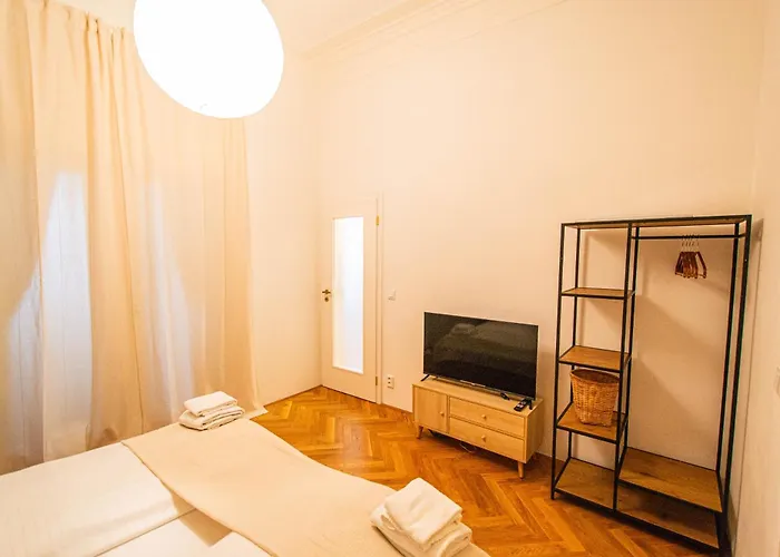 3bdr Main Square Spacious Designed *