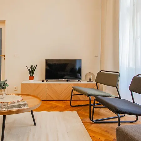 Διαμέρισμα 3bdr Main Square Spacious Designed *