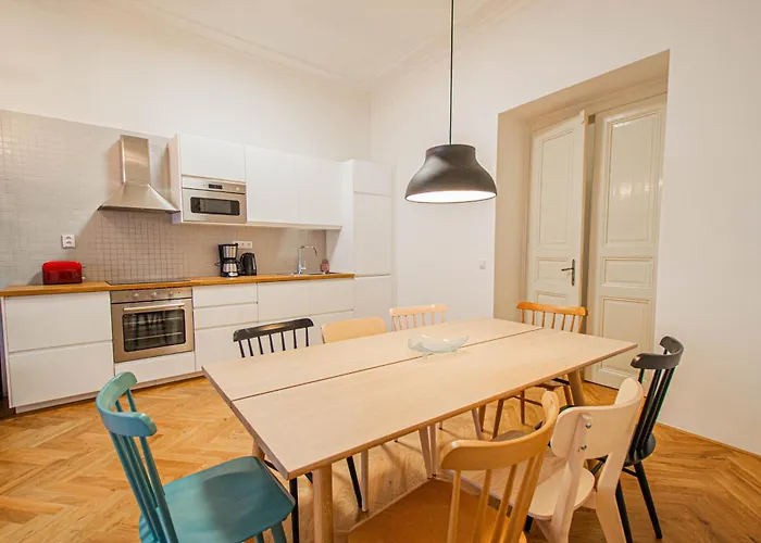 3bdr Main Square Spacious Designed * Πράγα