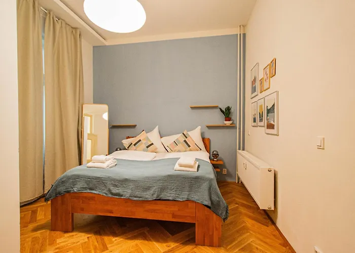 3bdr Main Square Spacious Designed Διαμέρισμα *